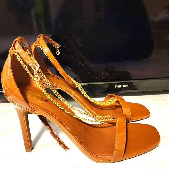 Shoes - Picture 3 of 4